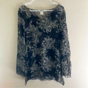 Allison Black & White Patterned 100% Silk Women Top with V-Neckline Size M